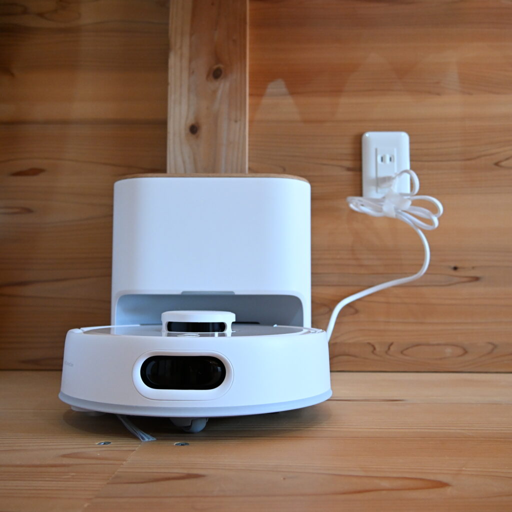 SwitchBot K11+のゴミ収集ステーションにロボットを接続した状態